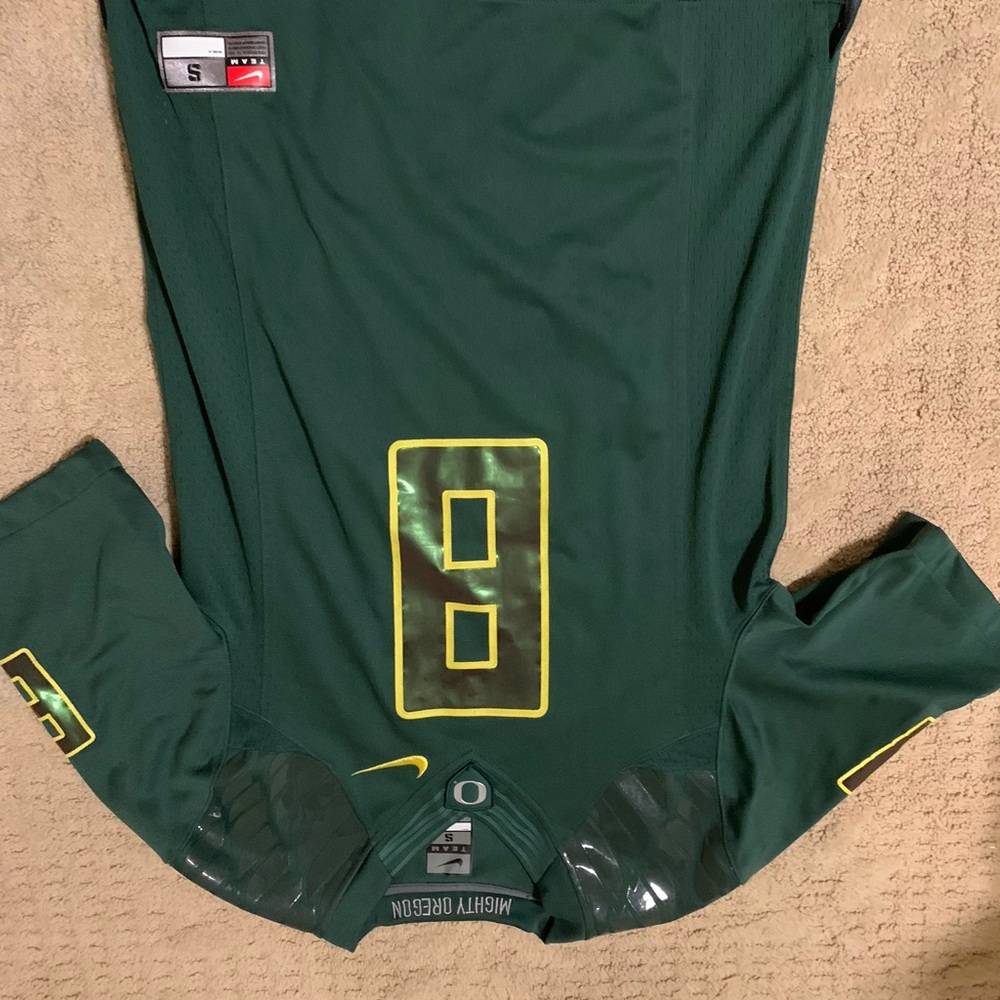 oregon ducks jersey. #8. authentic jersey